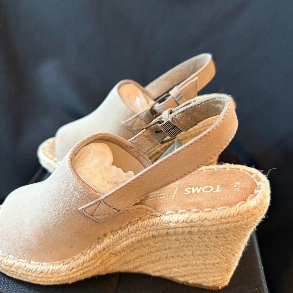 TOMS Monica Desert Taupe Suede. Wedge Sandal. BNIB size 7.5 - Picture 2 of 6